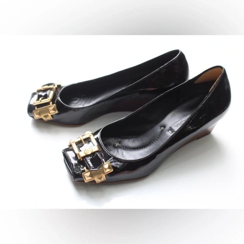 BCBGMaxAzria peep toe wedges